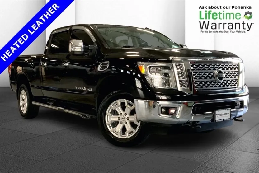 2016 Nissan Titan SL photo 1