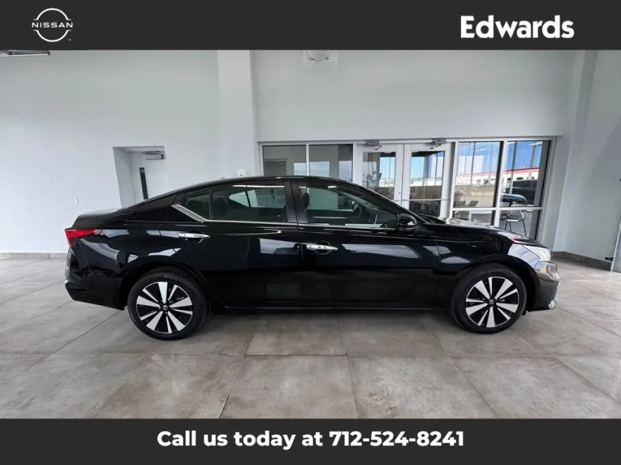 2022 Nissan Altima 2.5 SV photo 1