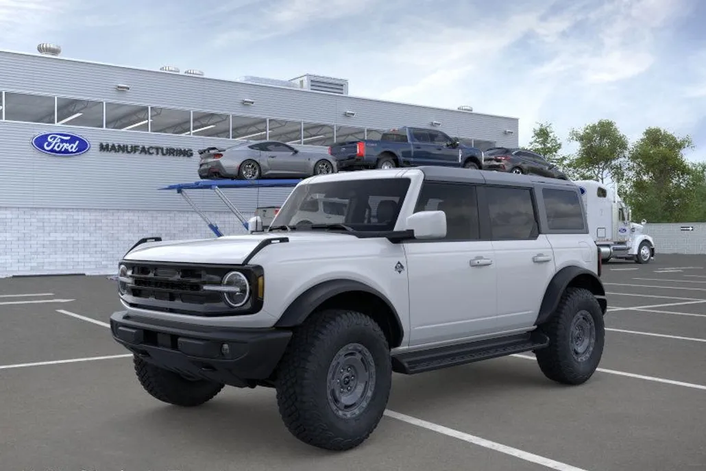 2025 Ford Bronco Outer Banks photo 1
