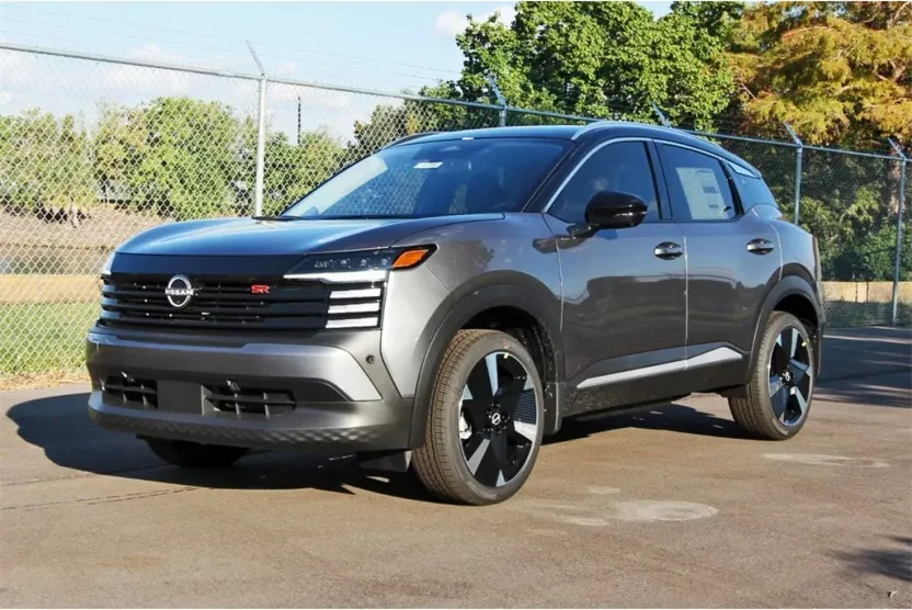 2025 Nissan Kicks SR photo 1