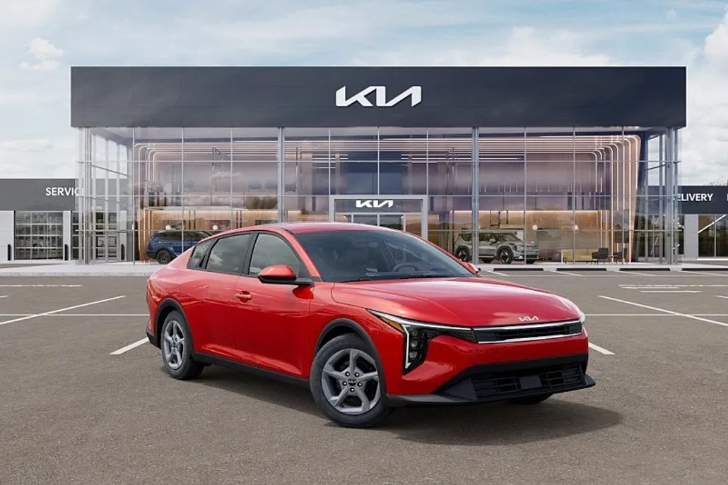 2025 Kia K4 LXS photo 1