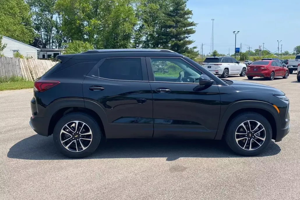 2025 Chevrolet Trailblazer LT photo 1