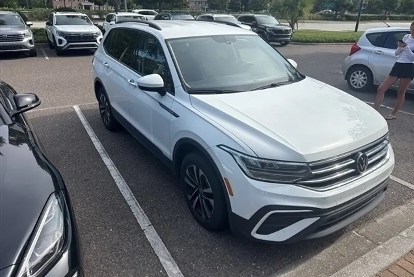2023 Volkswagen Tiguan S photo 1