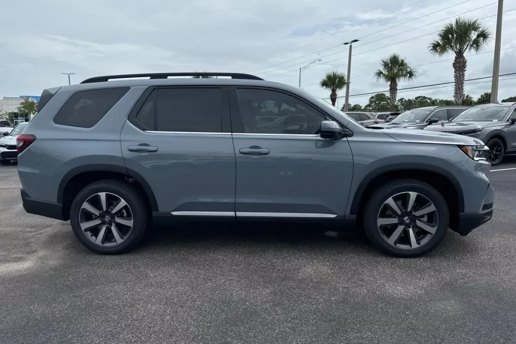 2025 Honda Pilot Touring photo 1