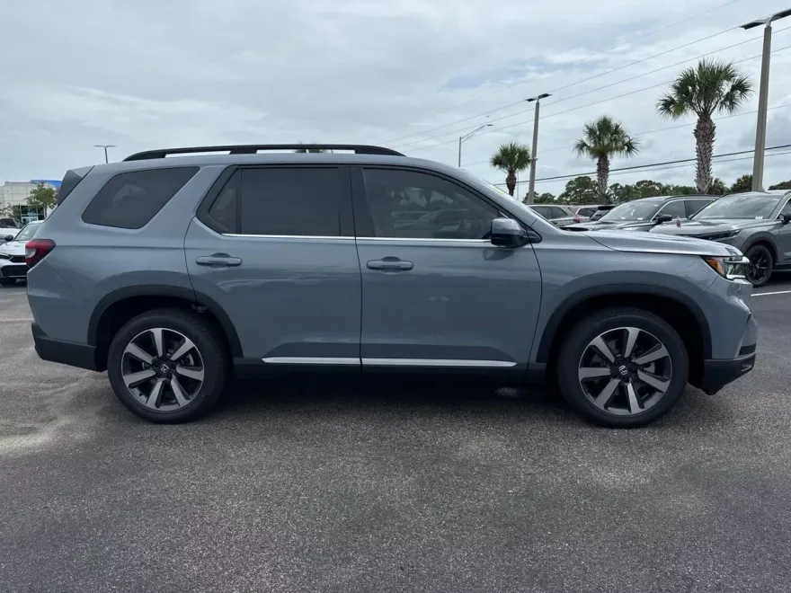 2025 Honda Pilot Touring photo 1