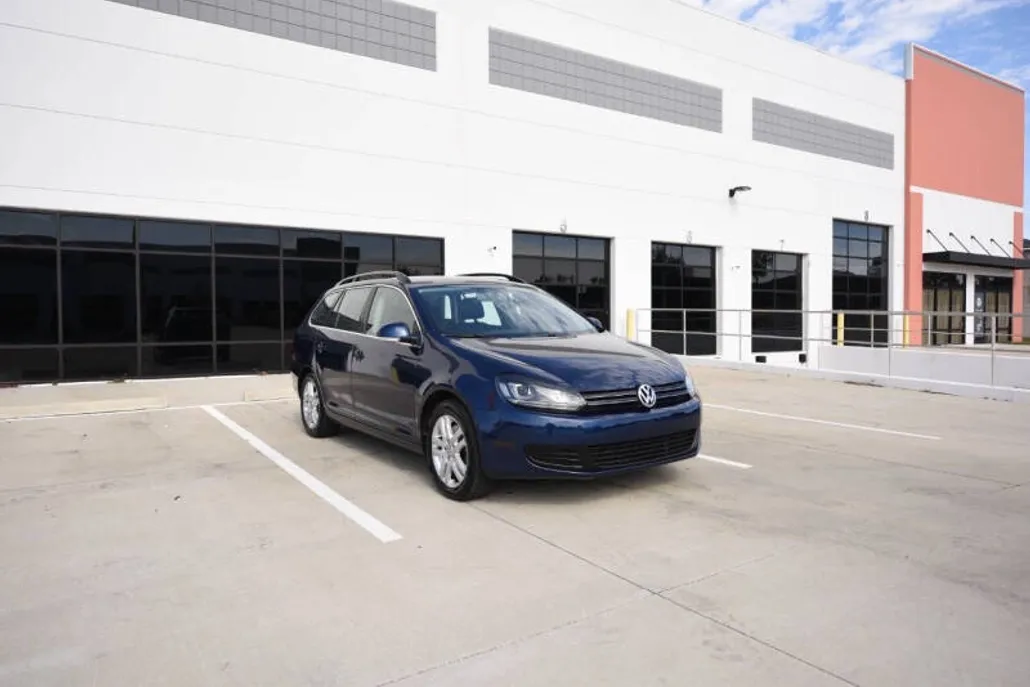 2013 Volkswagen Jetta SportWagen TDI photo 1