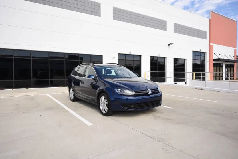 2013 Volkswagen Jetta SportWagen TDI photo 1