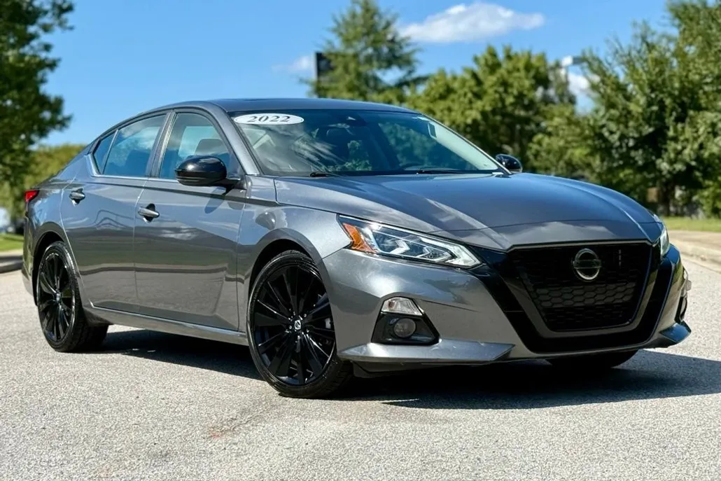2022 Nissan Altima 2.5 SR photo 1