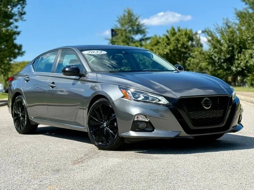 2022 Nissan Altima 2.5 SR photo 1