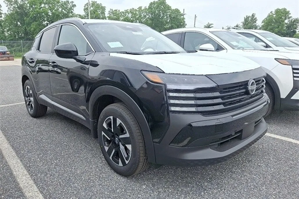2025 Nissan Kicks SV photo 1