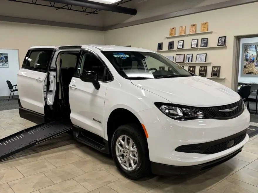 2024 Chrysler Voyager LX photo 1