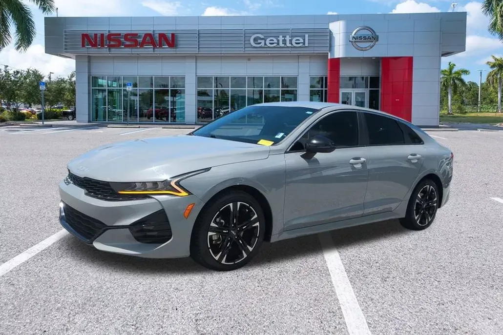 2022 Kia K5 GT-Line photo 1