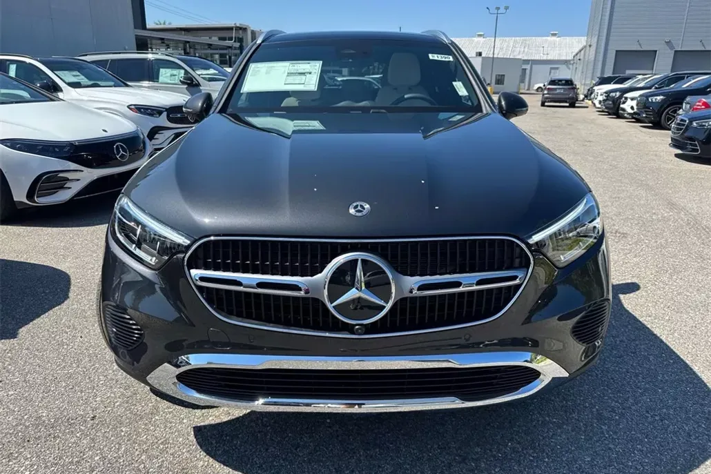 2026 Mercedes Benz GLC 300 4MATIC photo 1