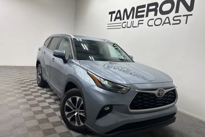 2023 Toyota Highlander XLE photo 1