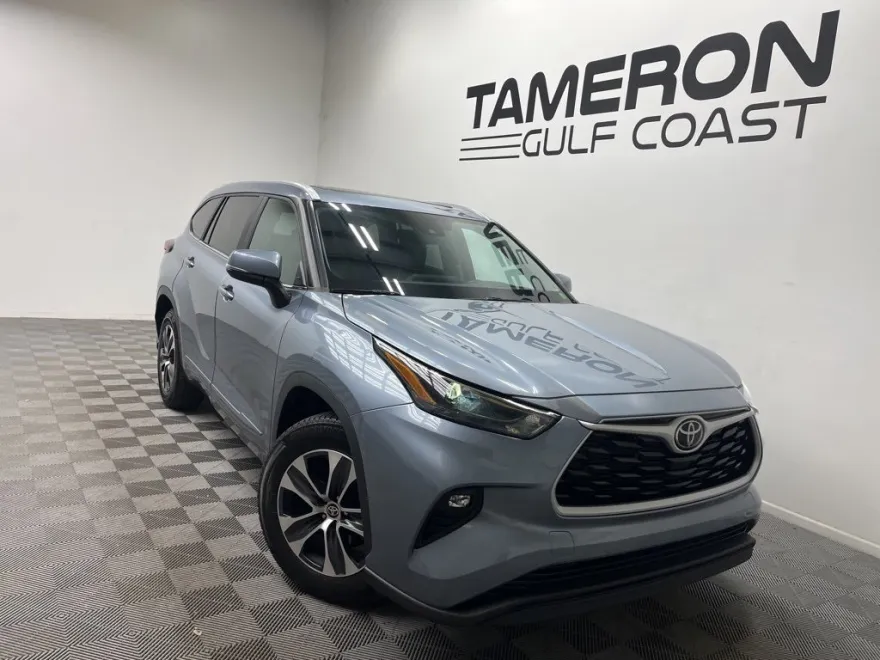 2023 Toyota Highlander XLE photo 1