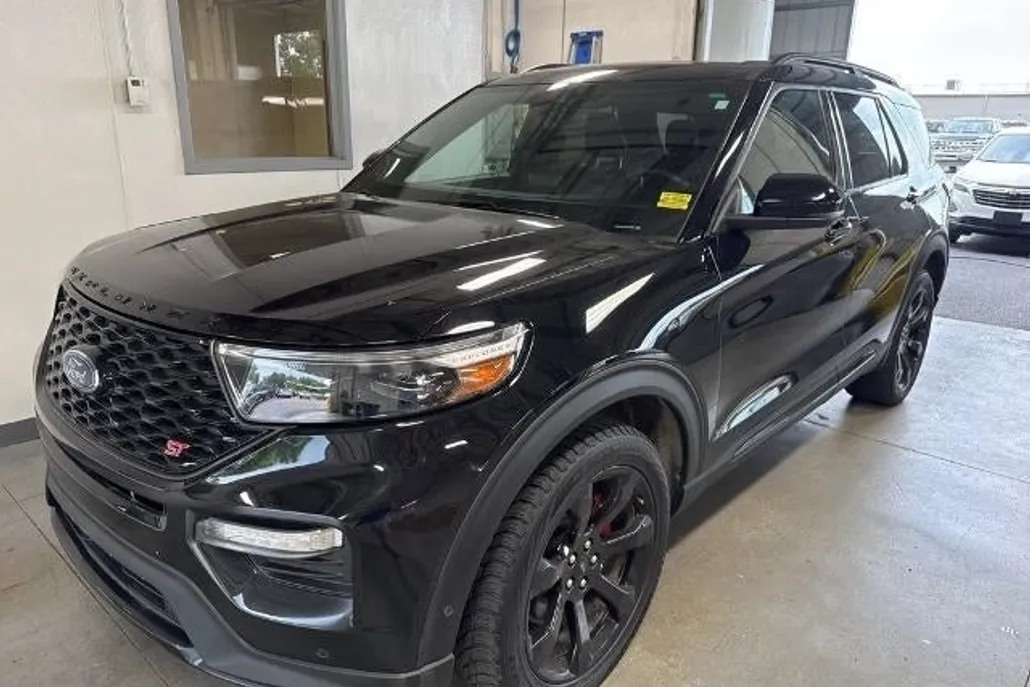 2022 Ford Explorer ST photo 1