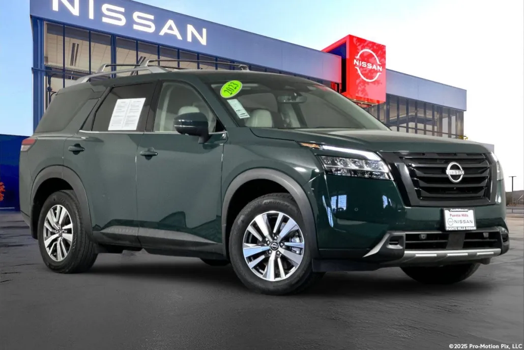 2023 Nissan Pathfinder SL photo 1