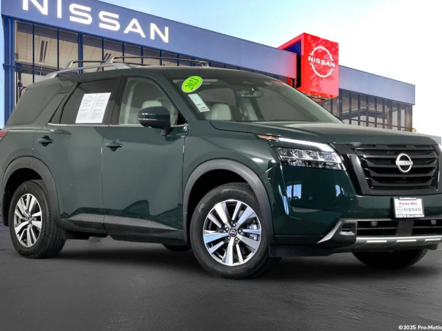 2023 Nissan Pathfinder SL photo 1
