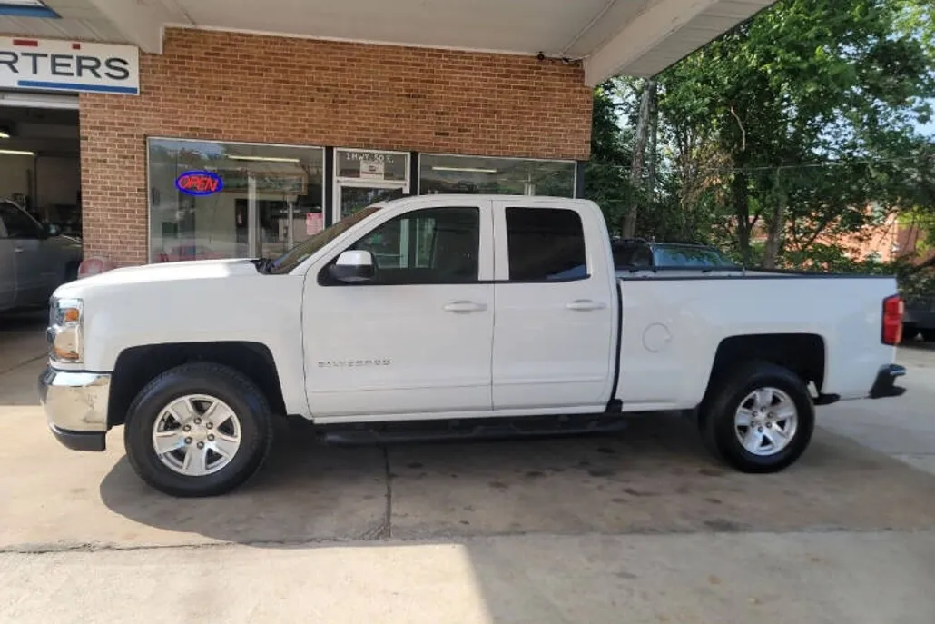 2019 Chevrolet Silverado 1500 LT photo 1