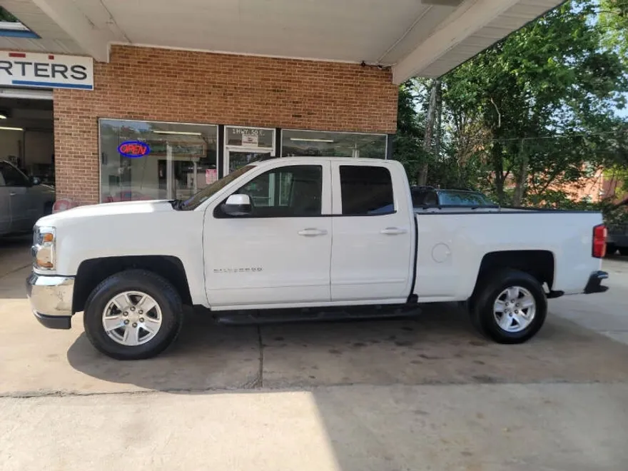 2019 Chevrolet Silverado 1500 LT photo 1