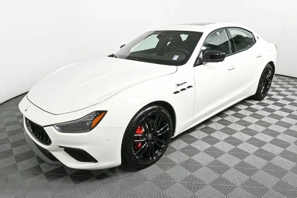 2024 Maserati Ghibli Modena Q4 photo 1