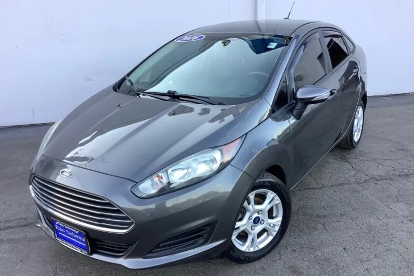2016 Ford Fiesta SE photo 1