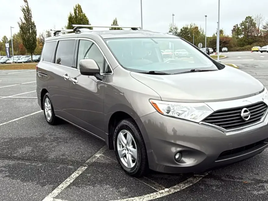 2015 Nissan Quest SV photo 1