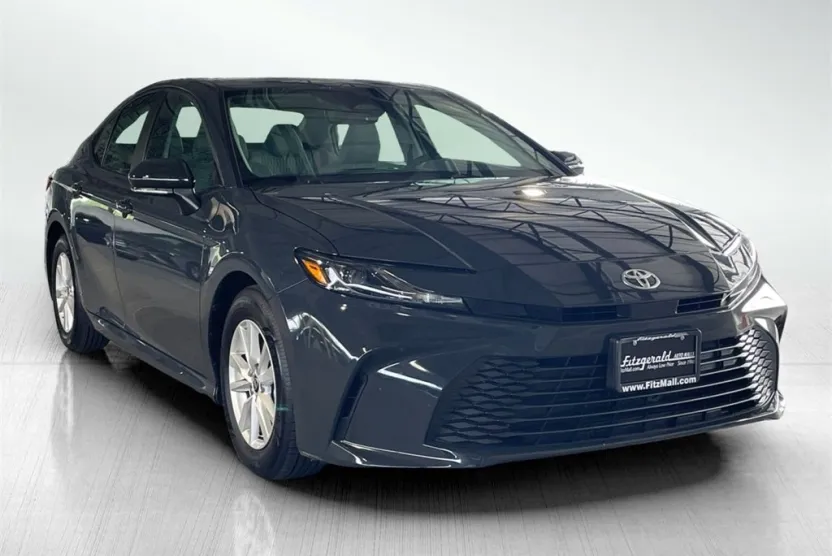 2025 Toyota Camry LE photo 1