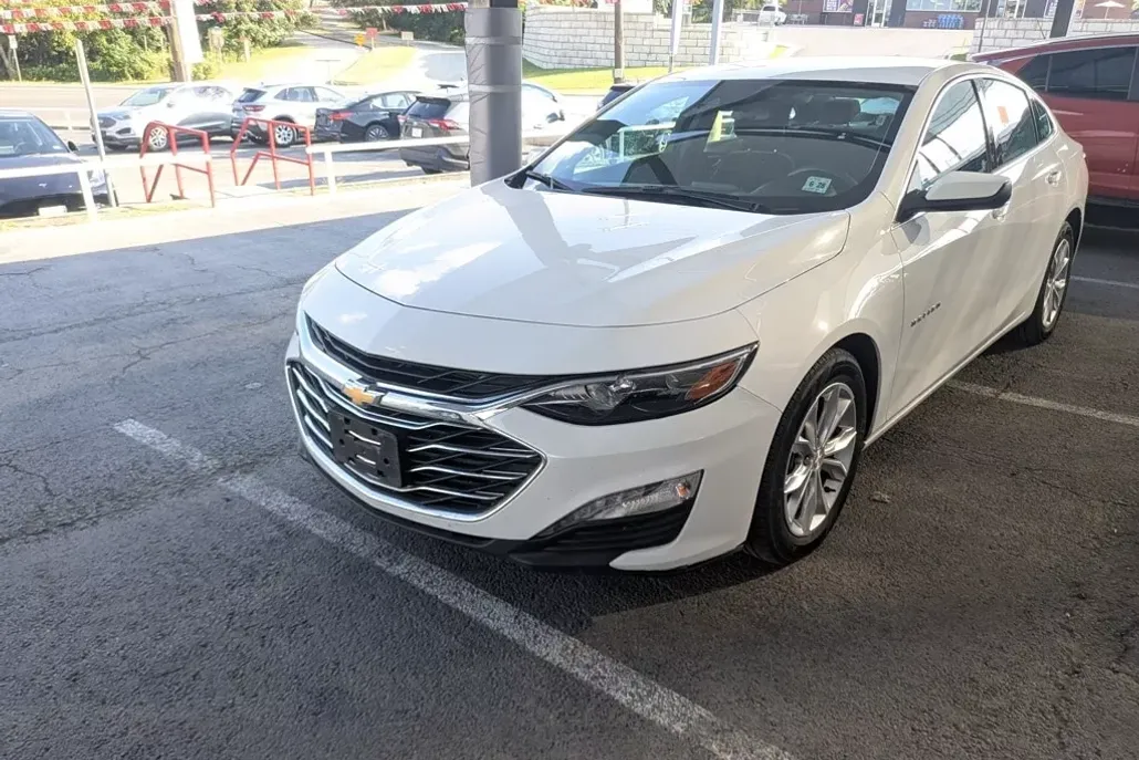 2023 Chevrolet Malibu 1LT photo 1