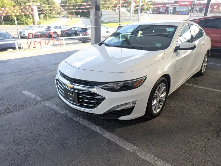 2023 Chevrolet Malibu 1LT photo 1