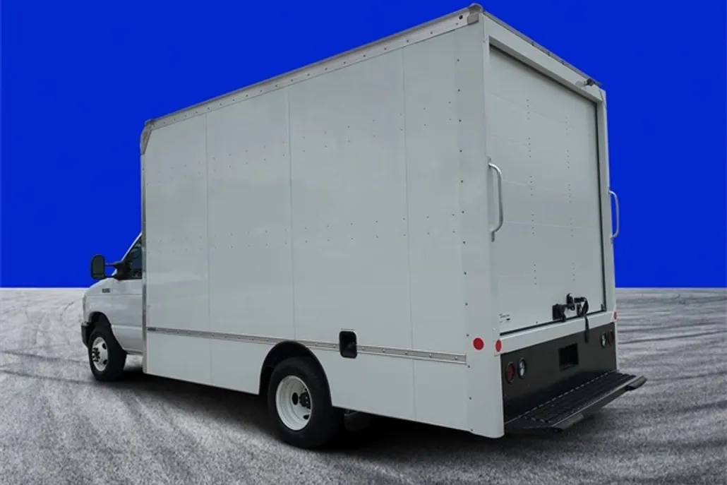 2024 Ford E-450 photo 1