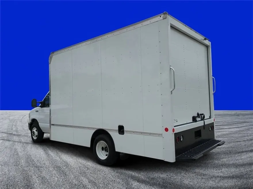 2024 Ford E-450 photo 1