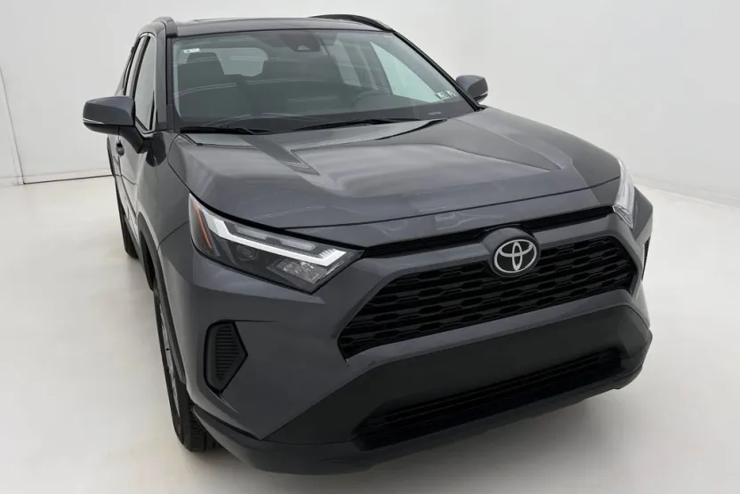 2024 Toyota RAV4 XLE photo 1