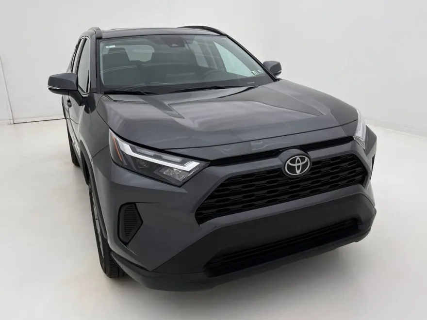 2024 Toyota RAV4 XLE photo 1