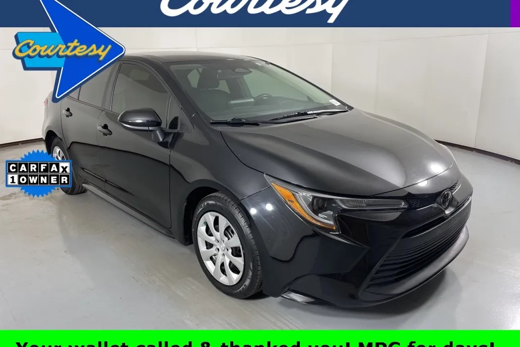 2024 Toyota Corolla LE photo 1