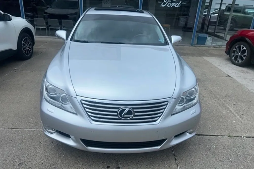 2010 Lexus LS 460 photo 1