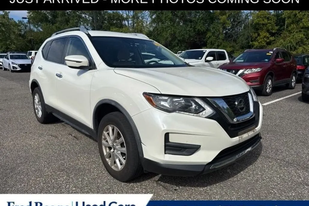 2020 Nissan Rogue SV photo 1