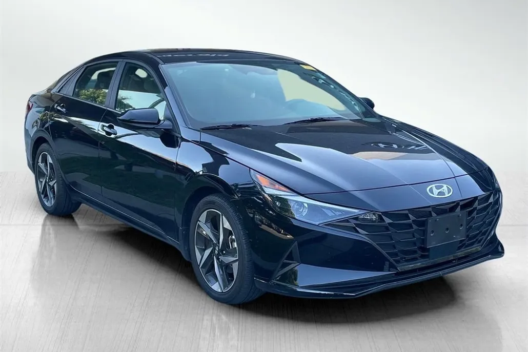 2023 Hyundai Elantra SEL photo 1