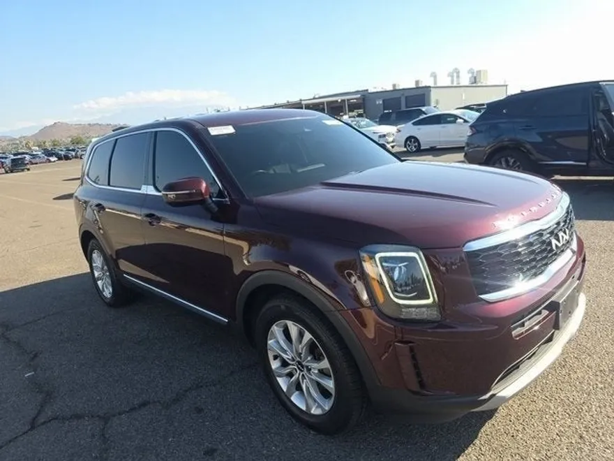 2022 Kia Telluride LX photo 1