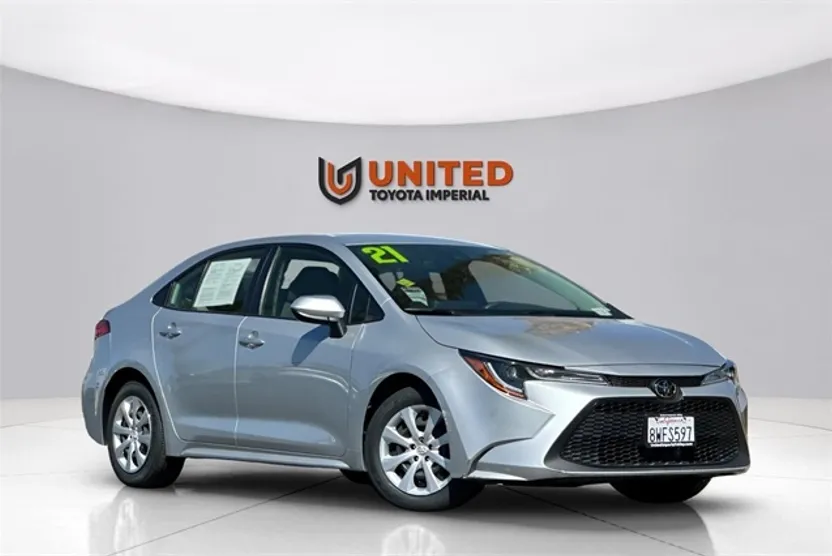 2021 Toyota Corolla LE photo 1