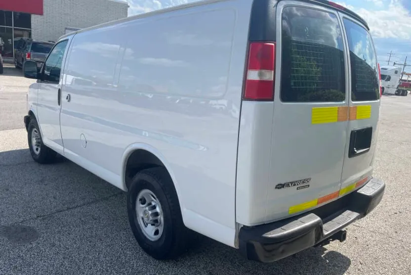 2013 Chevrolet Express 2500 Cargo Van photo 1