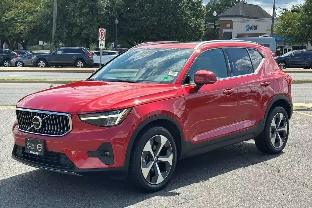 2023 Volvo XC40 AWD Plus photo 1