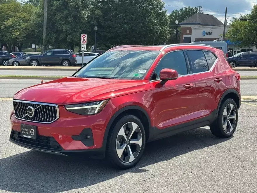 2023 Volvo XC40 AWD Plus photo 1