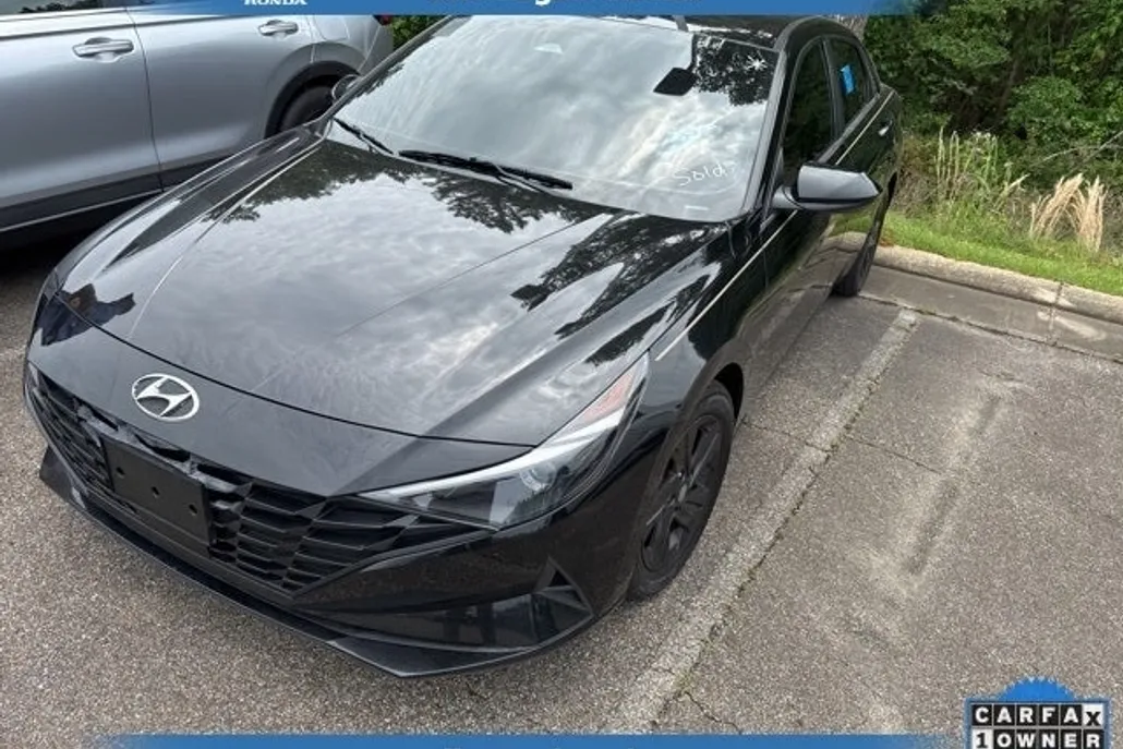 2021 Hyundai Elantra SEL photo 1