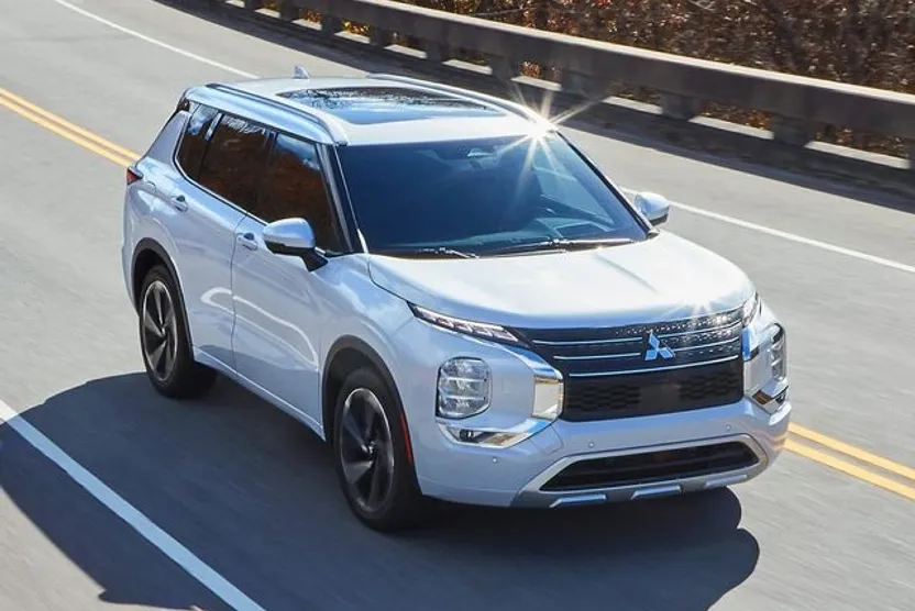 2022 Mitsubishi Outlander ES photo 1
