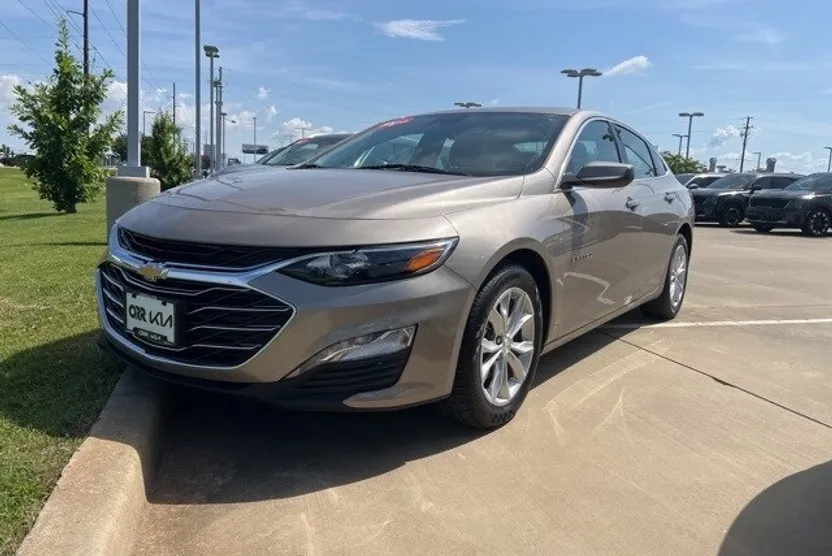 2024 Chevrolet Malibu 1LT photo 1
