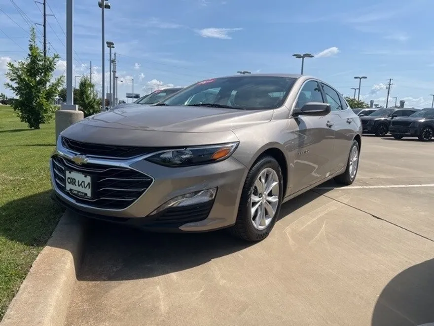 2024 Chevrolet Malibu 1LT photo 1
