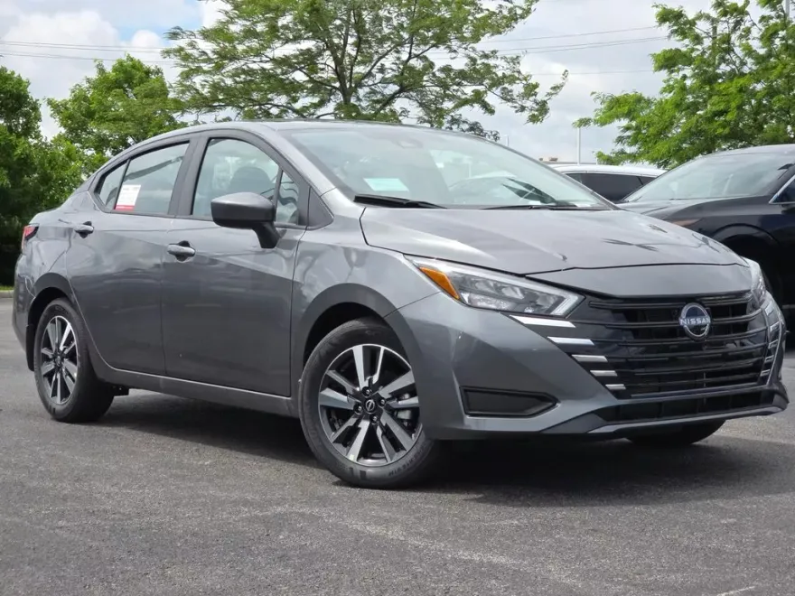 2025 Nissan Versa 1.6 SV photo 1
