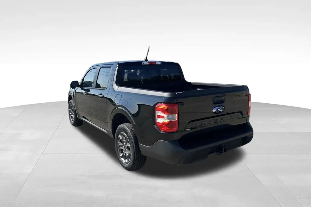 2023 Ford Maverick XLT photo 1