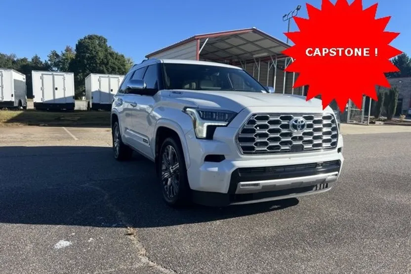 2024 Toyota Sequoia SR5 photo 1